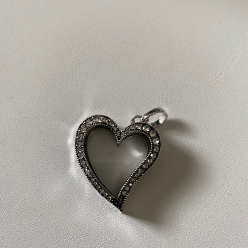 Vintage Heart Living Locket  NEW